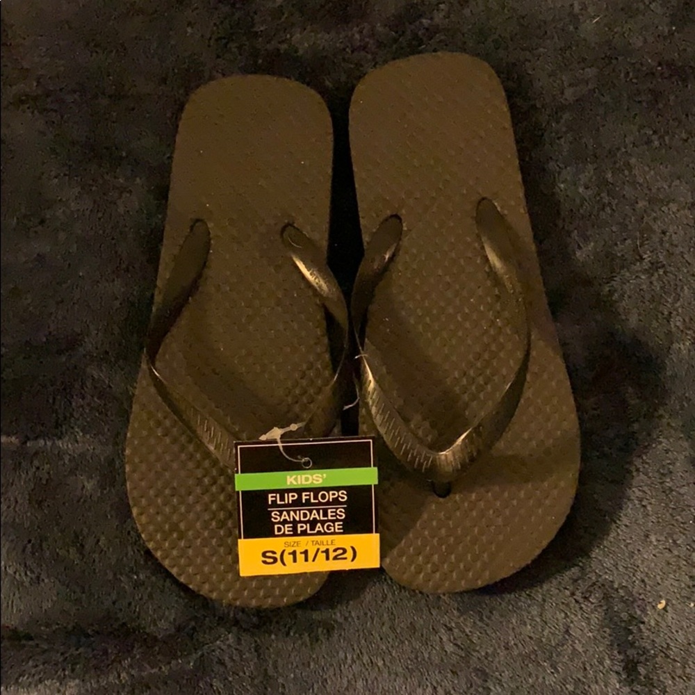 Boys flip flops